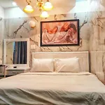 Elly Hotel