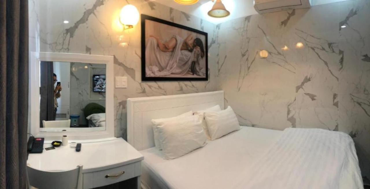 Elly Hotel