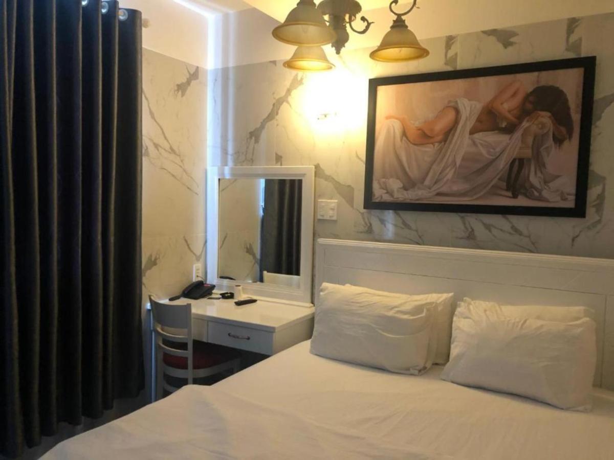 Elly Hotel