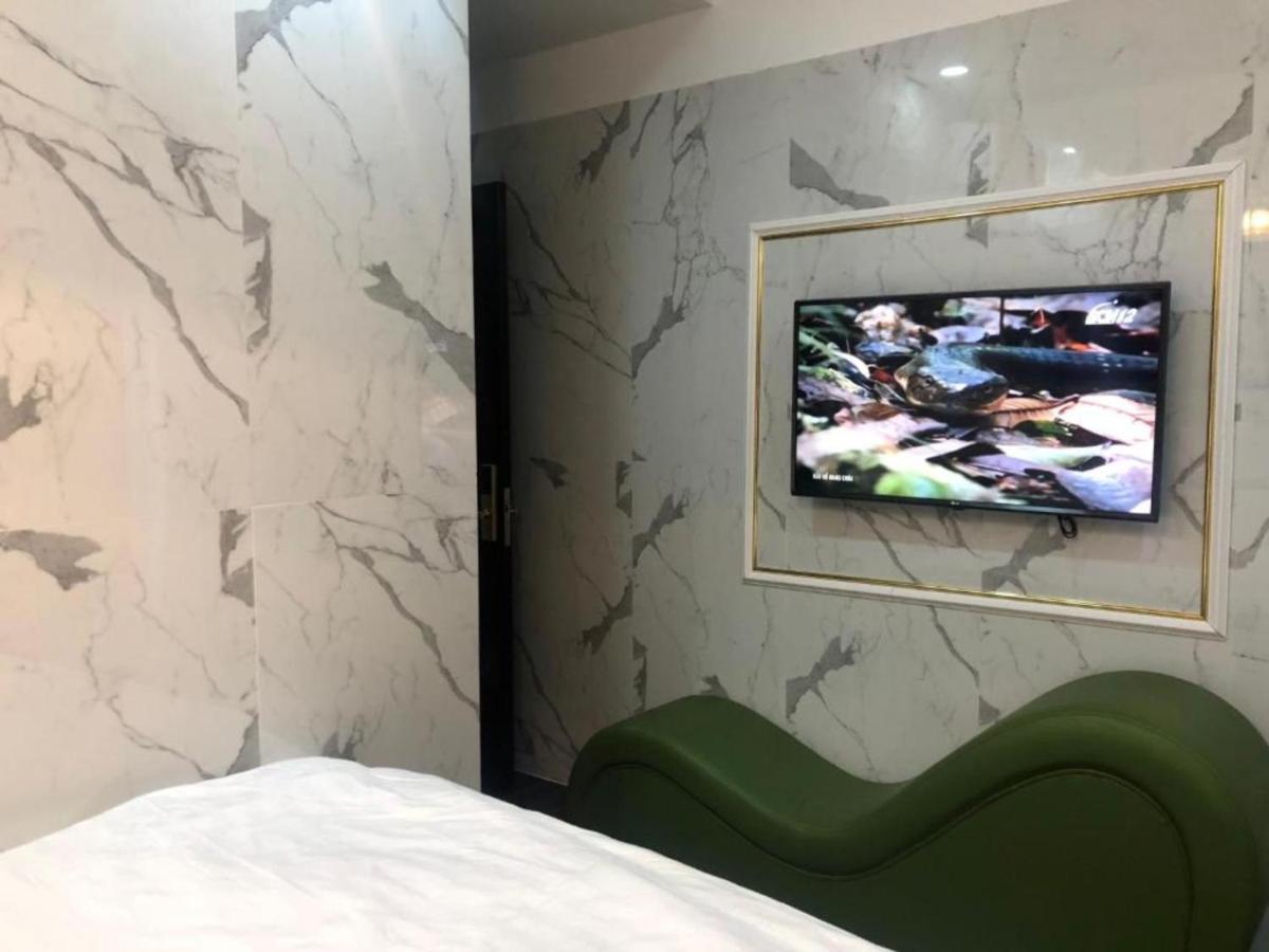 Elly Hotel